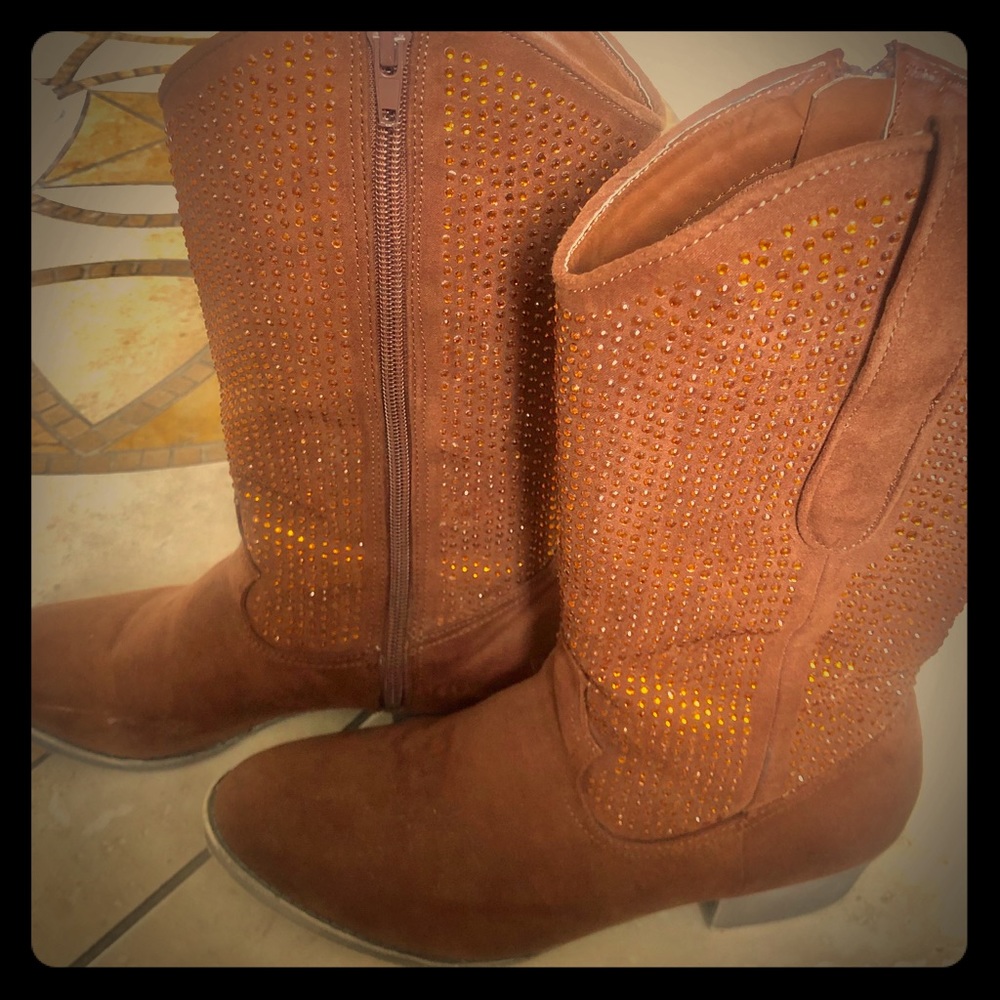 Boots - Picture 1 of 6